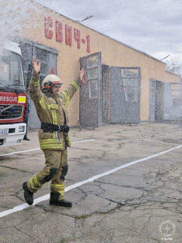До слёз: в столичной пожарной части на пенсию проводили командира отделения с 30-летним стажем До слёз: в столичной пожарной части на пенсию проводили командира отделения с 30-летним стажем