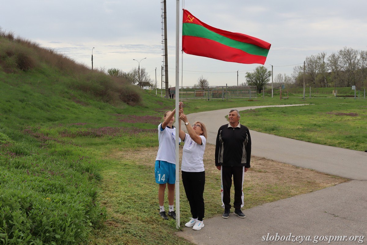 Более двух десятков команд вышли на поля Слободзеи в финале турнира «Кожаный мяч» Более двух десятков команд вышли на поля Слободзеи в финале турнира «Кожаный мяч»