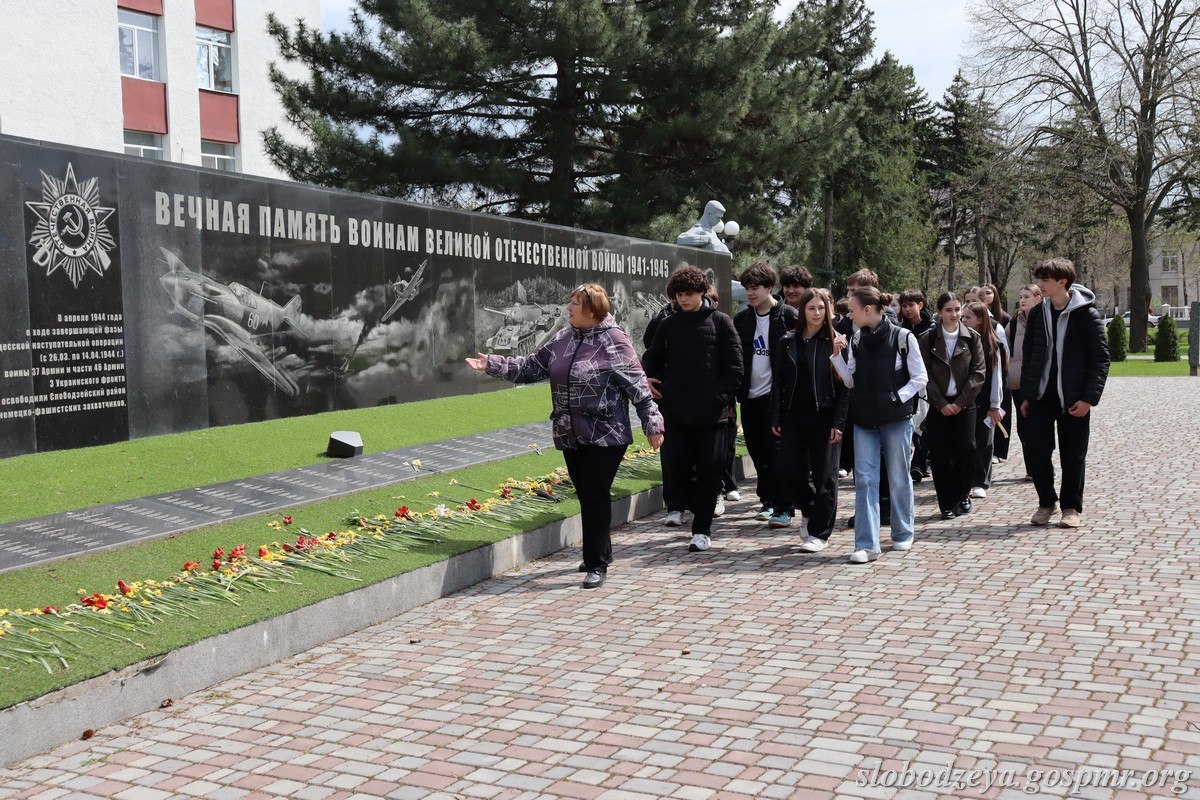В преддверии Международного дня памятников и исторических мест учреждения Слободзейского музейного объединения проводят пешие экскурсии для школьников и воспитанников детских садов В преддверии Международного дня памятников и исторических мест учреждения Слободзейского музейного объединения проводят пешие экскурсии для школьников и воспитанников детских садов