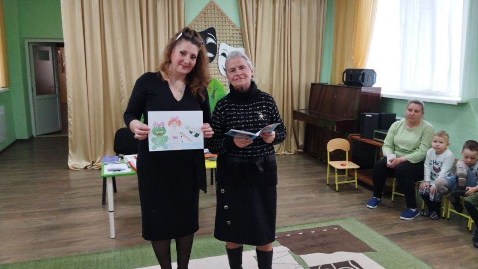 В рамках «Года читающего приднестровского народа» поэты Анна Штро и Натали Самоний провели творческую встречу в детском саду №26 в Бендерах В рамках «Года читающего приднестровского народа» поэты Анна Штро и Натали Самоний провели творческую встречу в детском саду №26 в Бендерах