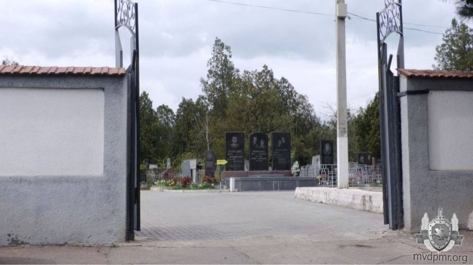 В поминальные дни у Борисовского кладбища в Бендерах введут одностороннее движение (въезд с ул. Интернационалистов). Парковка – только на специальных площадках