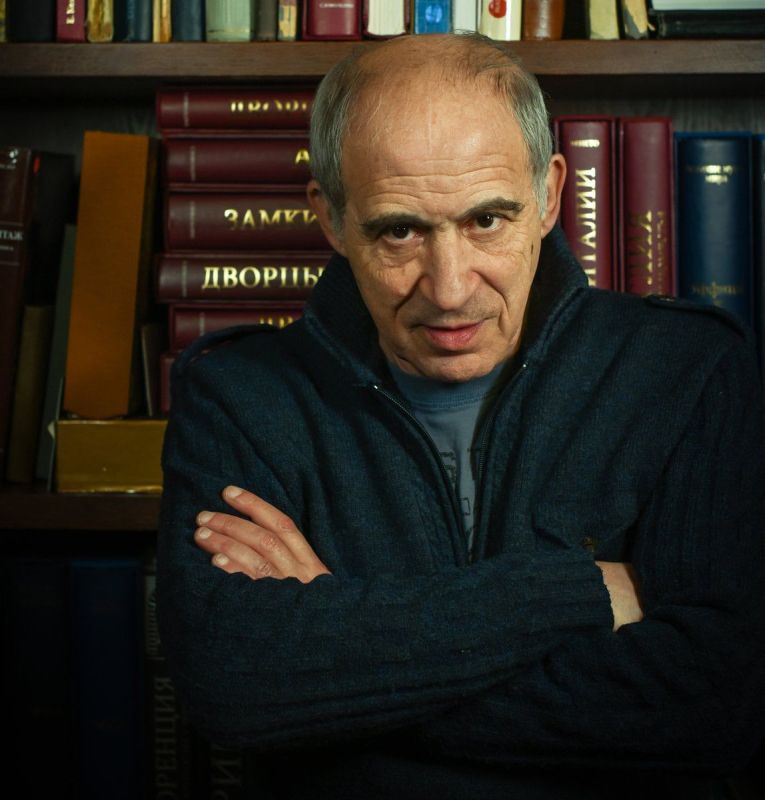 Значительный современный русский поэт, прозаик, публицист Ефим Бершин родился в 1951 году в Тирасполе, окончил факультет журналистики МГУ, а в 2002 году выпустил свою наиболее известную художественно-документальную повесть...