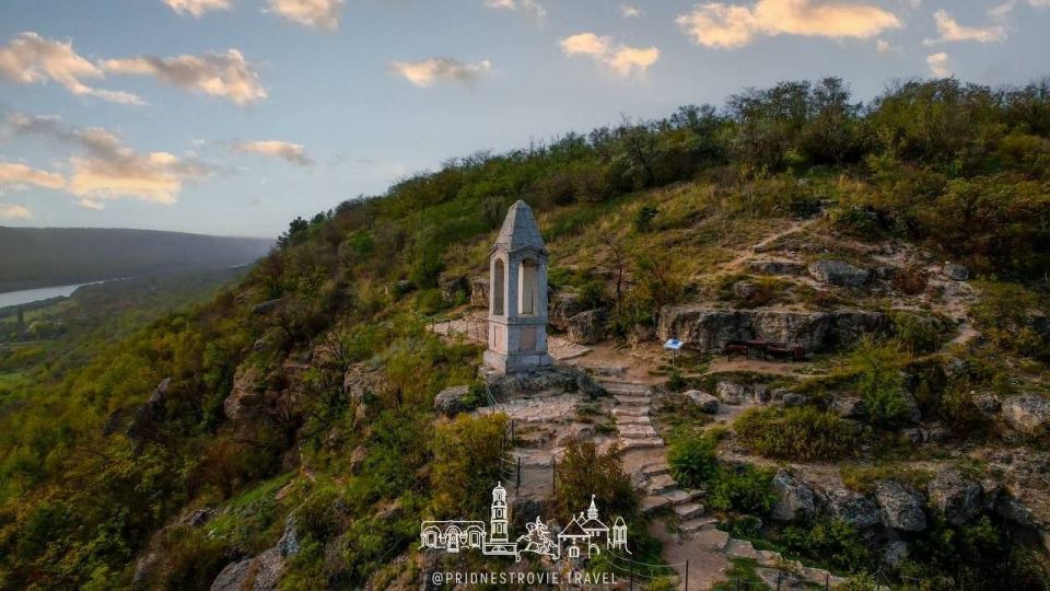 Сегодня День памятников и памятных мест