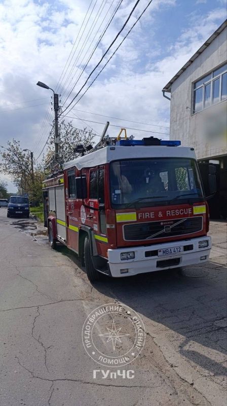 Пожар с риском взрыва. Столичные огнеборцы 22 апреля тушили пожар в автосервисе Пожар с риском взрыва. Столичные огнеборцы 22 апреля тушили пожар в автосервисе