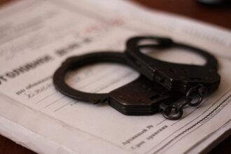 Нанес четыре удара ножом в грудь и живот – в Тирасполе 52-летнего мужчину осудили за убийство, приговорен к 11 годам и 2 месяцам колонии особого режима