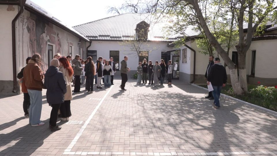 В Высшем художественном колледже прошли учения по гражданской защите В Высшем художественном колледже прошли учения по гражданской защите