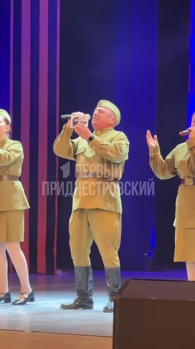 «Вальс Победы» исполняет ансамбль из Слободзеи «Казачьи сердца»
