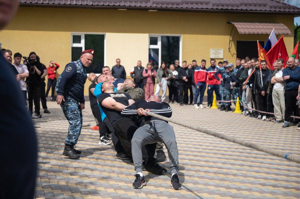 Президент наградил победителей спартакиады среди сотрудников органов госвласти Президент наградил победителей спартакиады среди сотрудников органов госвласти