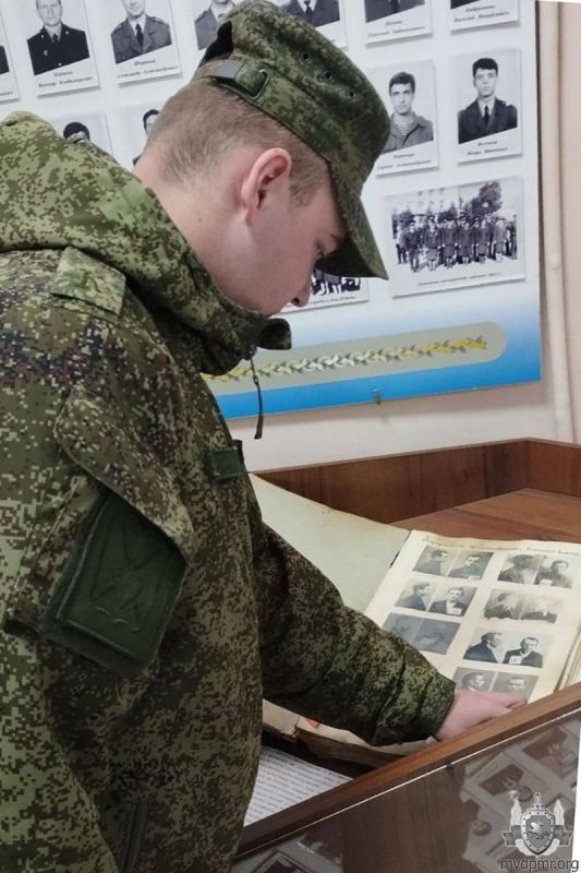 История объединяет. На экскурсии в Центральном музее МВД побывали курсанты Военного института Министерства обороны ПМР История объединяет. На экскурсии в Центральном музее МВД побывали курсанты Военного института Министерства обороны ПМР