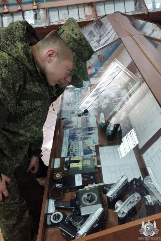 История объединяет. На экскурсии в Центральном музее МВД побывали курсанты Военного института Министерства обороны ПМР История объединяет. На экскурсии в Центральном музее МВД побывали курсанты Военного института Министерства обороны ПМР