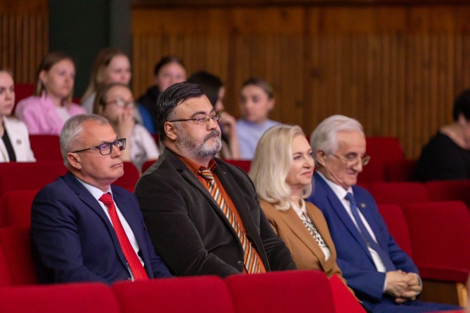 Медицинскому институту им. Н.В. Склифосовского – 35 лет Медицинскому институту им. Н.В. Склифосовского – 35 лет