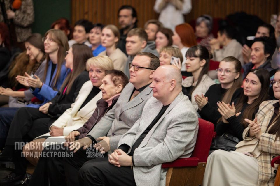 Мединституту - 35 лет. За эти годы профессорско-преподавательский состав Медицинского института им. Н. Склифосовского подготовил более 3000 специалистов Мединституту - 35 лет. За эти годы профессорско-преподавательский состав Медицинского института им. Н. Склифосовского подготовил более 3000 специалистов