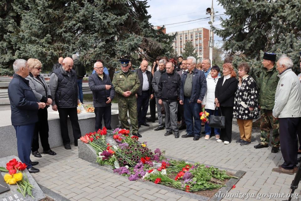 На Мемориале Славы в Тирасполе состоялся митинг памяти Николая Остапенко На Мемориале Славы в Тирасполе состоялся митинг памяти Николая Остапенко