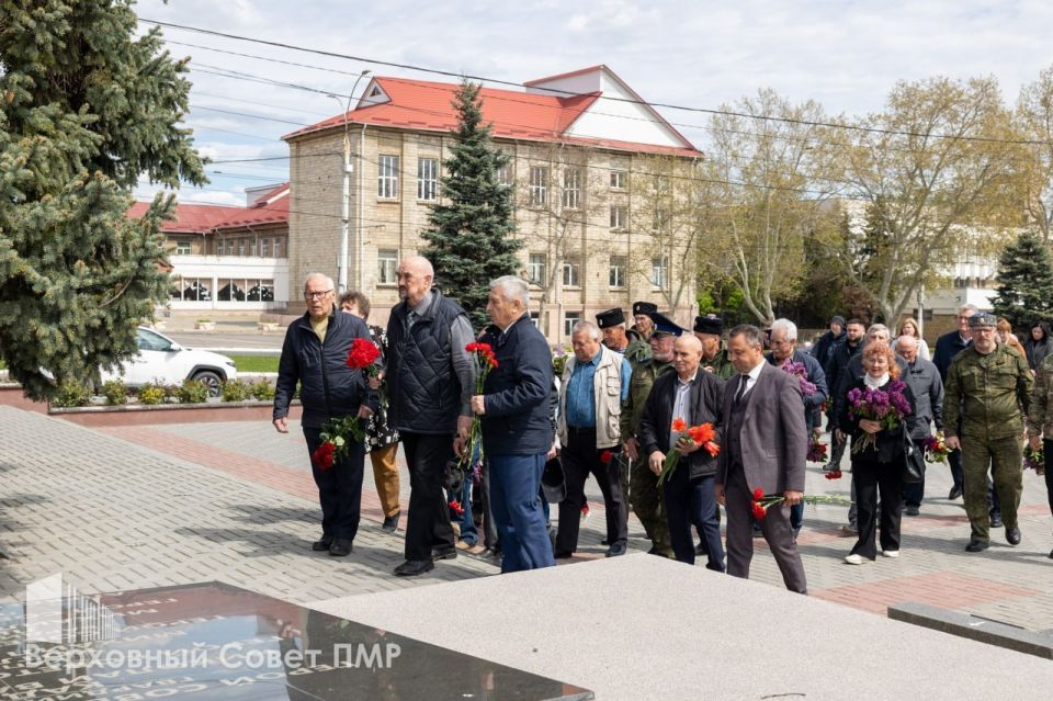 На Мемориале Славы в Тирасполе прошла церемония памяти Николая Остапенко — руководителя Слободзейского райисполкома На Мемориале Славы в Тирасполе прошла церемония памяти Николая Остапенко — руководителя Слободзейского райисполкома