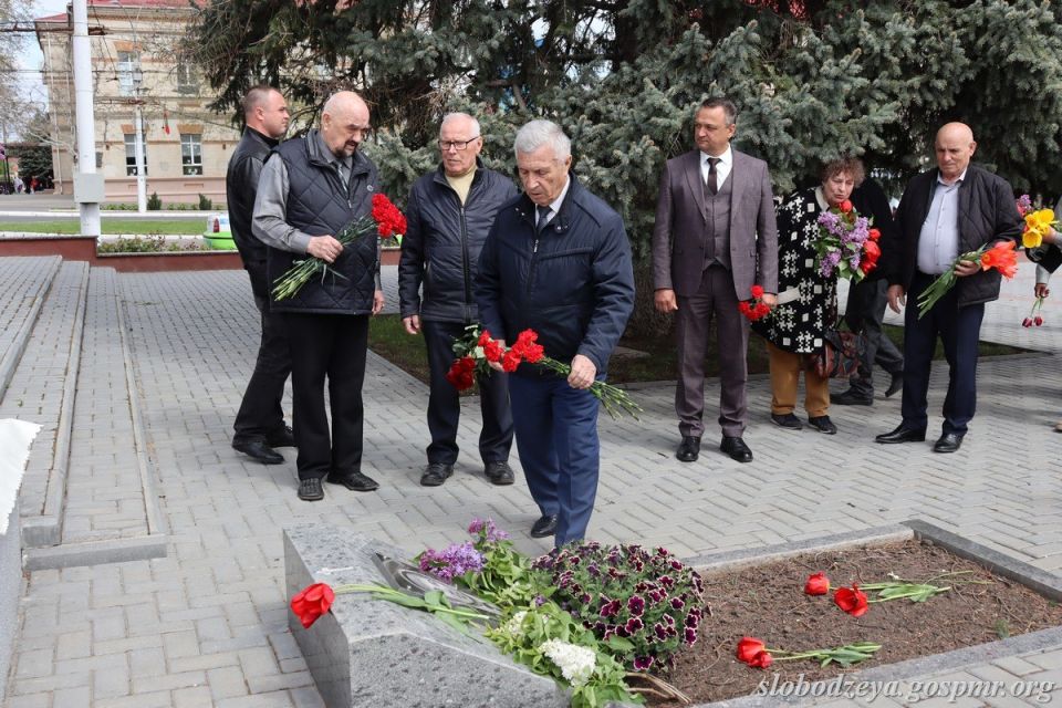 На Мемориале Славы в Тирасполе состоялся митинг памяти Николая Остапенко На Мемориале Славы в Тирасполе состоялся митинг памяти Николая Остапенко