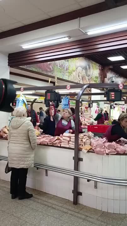 Сегодня на рынке разобрали всю шею, её отдавали по 140 рублей за кило