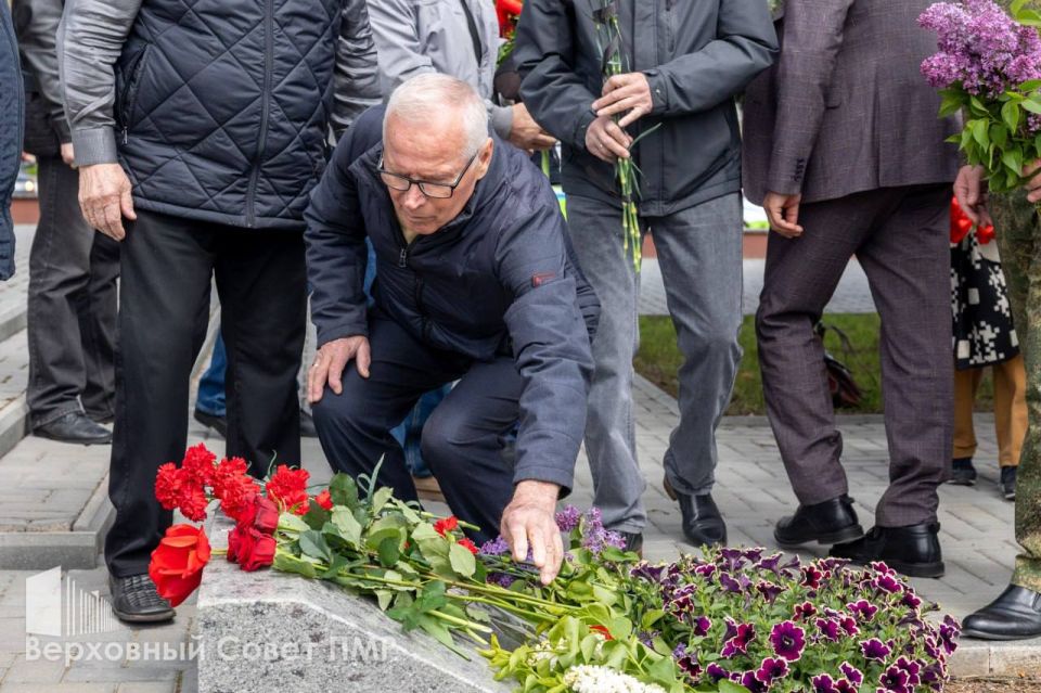 В Тирасполе почтили память председателя Слободзейского райсовета и депутата ВС ПМР Николая Остапенко В Тирасполе почтили память председателя Слободзейского райсовета и депутата ВС ПМР Николая Остапенко