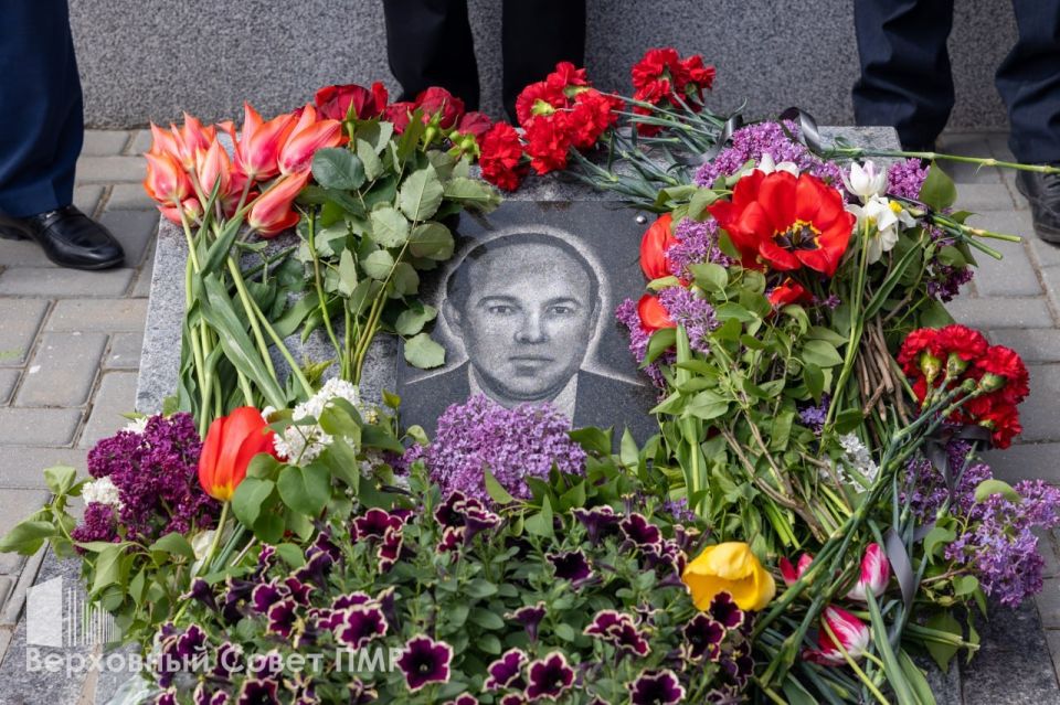 На Мемориале Славы в Тирасполе прошла церемония памяти Николая Остапенко — руководителя Слободзейского райисполкома На Мемориале Славы в Тирасполе прошла церемония памяти Николая Остапенко — руководителя Слободзейского райисполкома