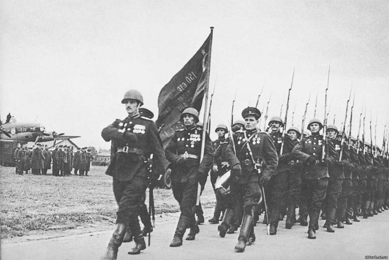 30 апреля 1945 года Знамя Победы взвилось над Рейхстагом 30 апреля 1945 года Знамя Победы взвилось над Рейхстагом