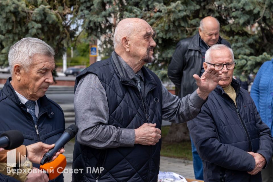 В память об основателе республики В память об основателе республики