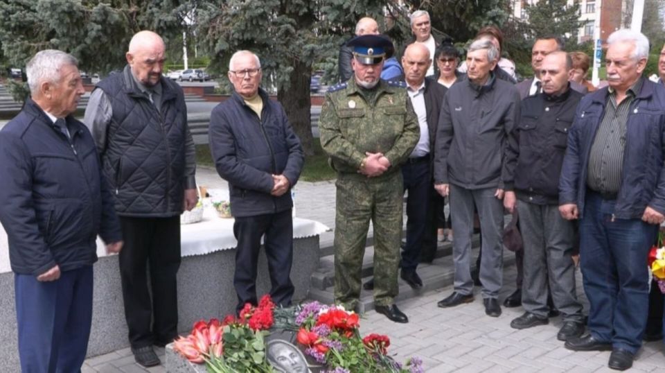 В Тирасполе почтили память Николая Остапенко — одного из основателей ПМР, скончавшегося 34 года назад после нападения террористов группы «Бужор» В Тирасполе почтили память Николая Остапенко — одного из основателей ПМР, скончавшегося 34 года назад после нападения террористов группы «Бужор»