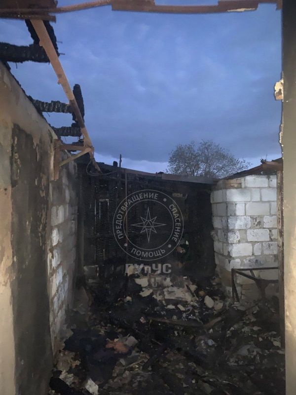 В Парканах сгорел сарай. Пожарных вызвали соседи В Парканах сгорел сарай. Пожарных вызвали соседи