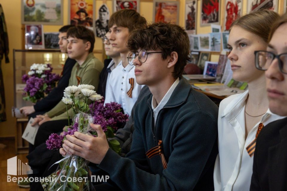 «Мы, солдатские дети войны, были очень маленькими. Мы не играли в войну. Мы жили в войне, испытывали все на себе» «Мы, солдатские дети войны, были очень маленькими. Мы не играли в войну. Мы жили в войне, испытывали все на себе»