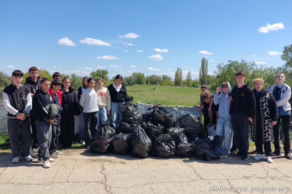 Более 500 экоактивистов из Слободзейского района привели в порядок десятки километров прибрежной полосы Днестра и Турунчука Более 500 экоактивистов из Слободзейского района привели в порядок десятки километров прибрежной полосы Днестра и Турунчука
