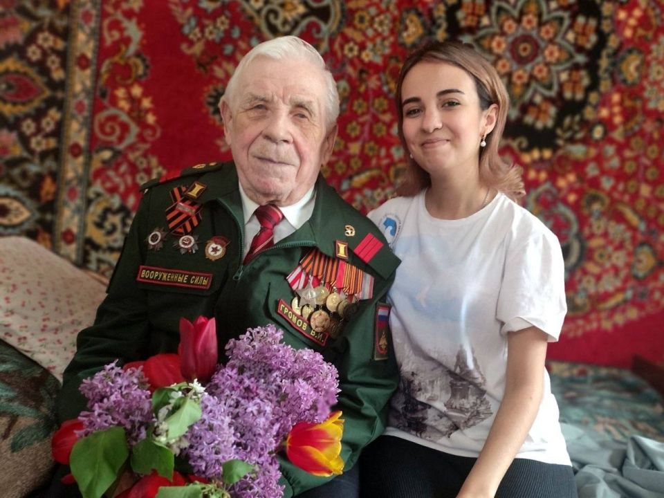 В Тирасполе с наступающим Днём Победы поздравили ветерана Великой Отечественной войны Владимира Громова В Тирасполе с наступающим Днём Победы поздравили ветерана Великой Отечественной войны Владимира Громова