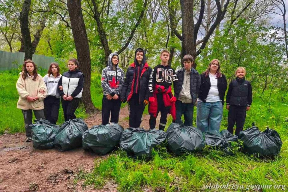 180 мешков мусора и 8 кубометров крупногабаритных отходов собрали добровольцы в Слободзейском районе 180 мешков мусора и 8 кубометров крупногабаритных отходов собрали добровольцы в Слободзейском районе