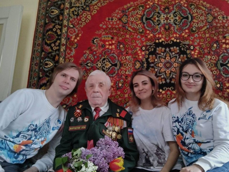 В Тирасполе с наступающим Днём Победы поздравили ветерана Великой Отечественной войны Владимира Громова
