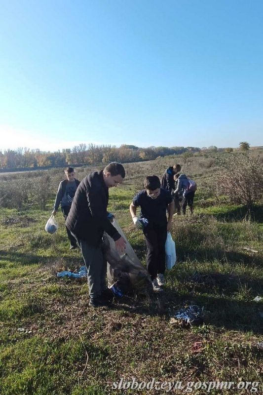 Более 500 экоактивистов из Слободзейского района привели в порядок десятки километров прибрежной полосы Днестра и Турунчука Более 500 экоактивистов из Слободзейского района привели в порядок десятки километров прибрежной полосы Днестра и Турунчука