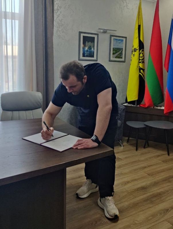 Сегодня у звезды российского кинематографа, нашего земляка, Максима Стоянова, насыщенная программа визита Сегодня у звезды российского кинематографа, нашего земляка, Максима Стоянова, насыщенная программа визита
