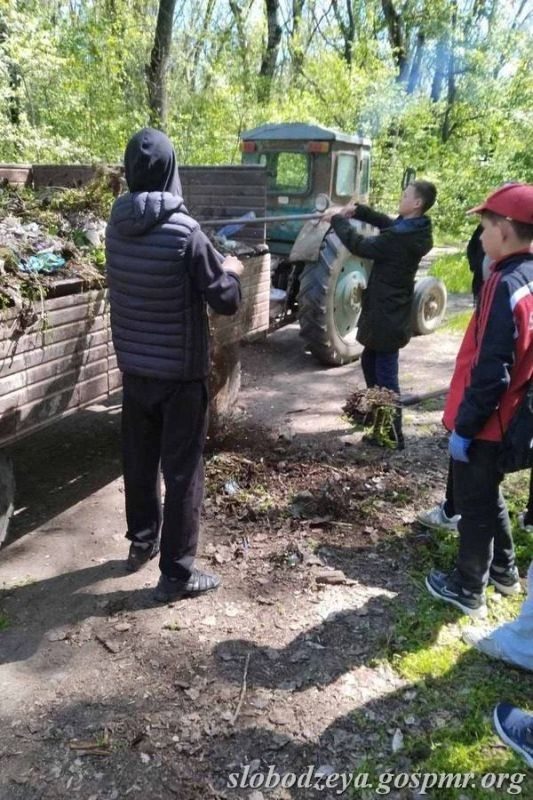 180 мешков мусора и около 8 кубометров крупногабаритных отходов собрали в Слободзейском районе по итогам весеннего этапа экологической акции «Чистые берега» 180 мешков мусора и около 8 кубометров крупногабаритных отходов собрали в Слободзейском районе по итогам весеннего этапа экологической акции «Чистые берега»
