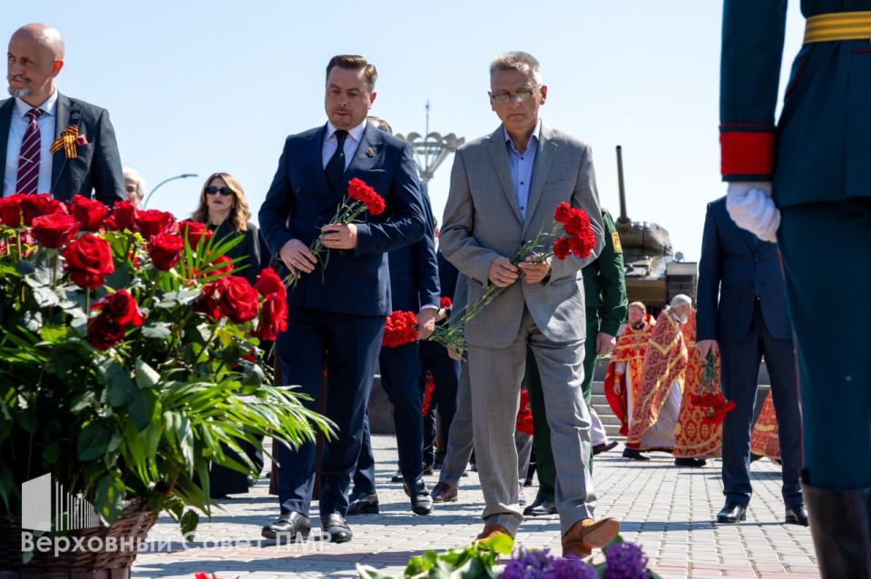 Торжественное богослужение у Георгиевской часовни Торжественное богослужение у Георгиевской часовни