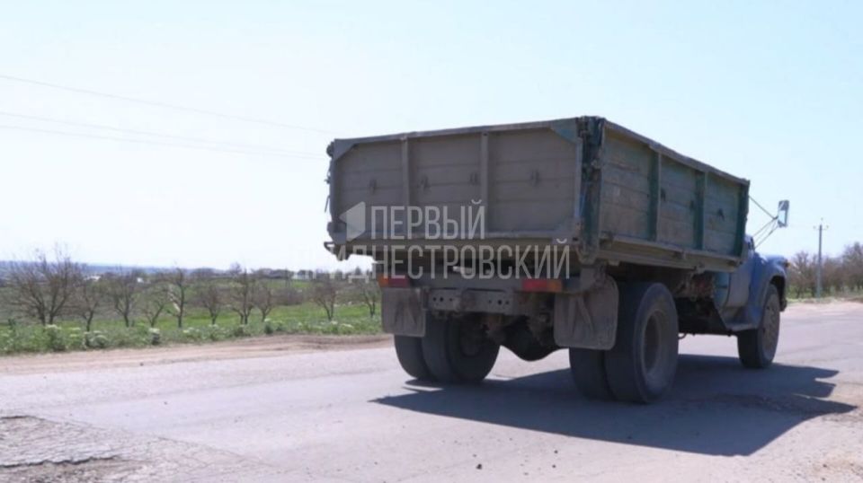 Комиссия Минэкономразвития проверила состояние дорог, по которым ездят большегрузы Комиссия Минэкономразвития проверила состояние дорог, по которым ездят большегрузы