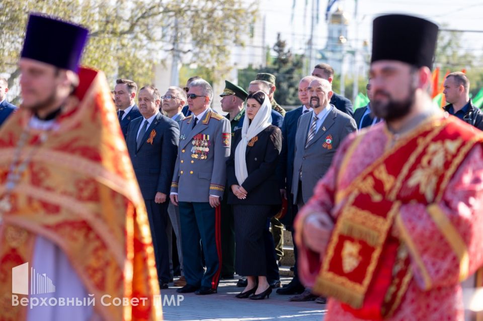 Торжественное богослужение у Георгиевской часовни Торжественное богослужение у Георгиевской часовни