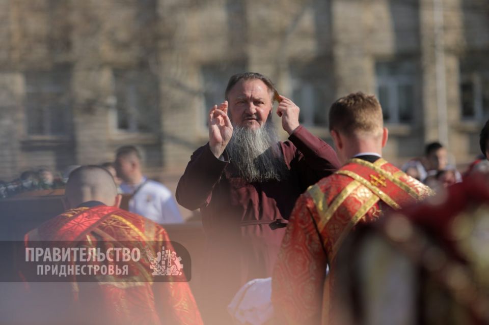 В Тирасполе на Мемориале Славы проходит божественная литургия в память о Святом великомученике Георгии Победоносце — покровителе воинов В Тирасполе на Мемориале Славы проходит божественная литургия в память о Святом великомученике Георгии Победоносце — покровителе воинов