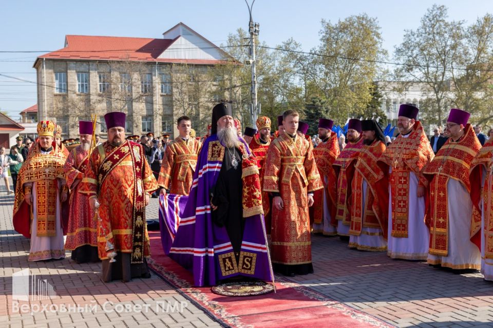 Торжественное богослужение у Георгиевской часовни Торжественное богослужение у Георгиевской часовни