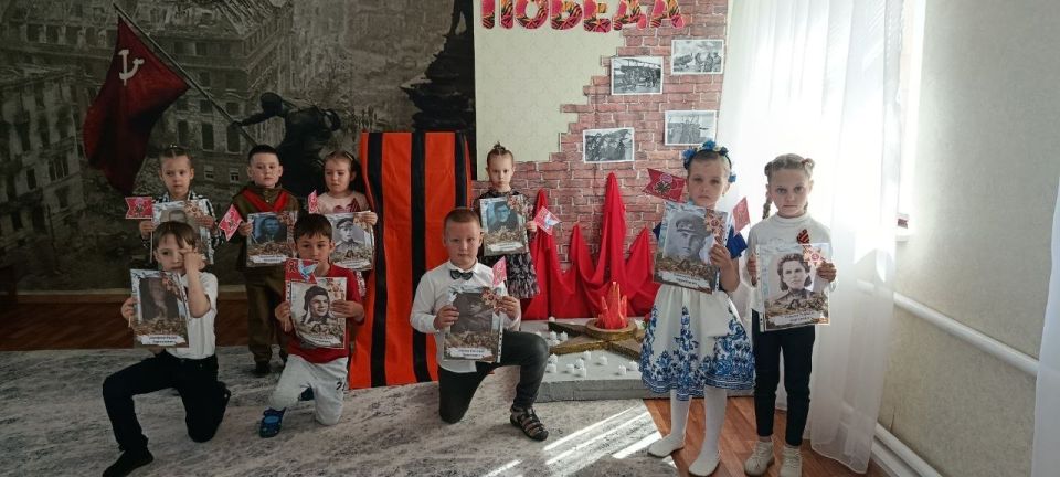 В детском саду №33 «Тополёк» малыши провели свой «Бессмертный полк», посвящённый Дню Победы В детском саду №33 «Тополёк» малыши провели свой «Бессмертный полк», посвящённый Дню Победы