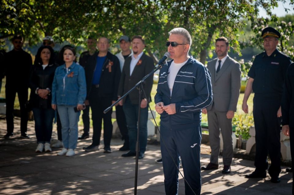 Пополнился парк приднестровских «драконов»: в ходе открытия первенства «Кубок Победы» Президент Вадим Красносельский вручил Училищу олимпийского резерва сертификаты на четыре новые 10-местные лодки Пополнился парк приднестровских «драконов»: в ходе открытия первенства «Кубок Победы» Президент Вадим Красносельский вручил Училищу олимпийского резерва сертификаты на четыре новые 10-местные лодки