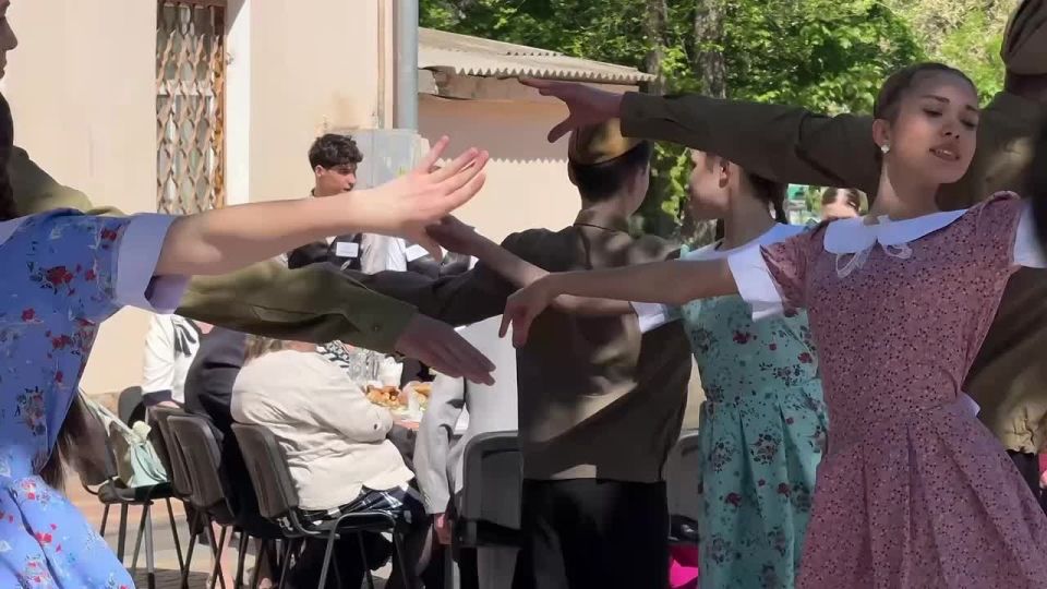 В Тирасполе проходит традиционная фронтовая землянка
