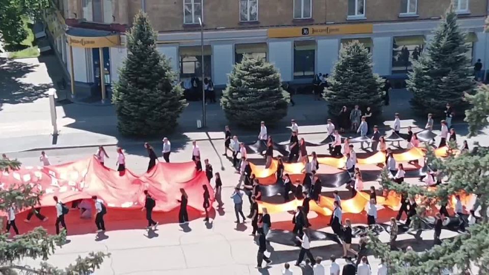 В рамках подготовки к празднованию Дня Победы на Площади Освобождения проходит репетиция акции «Знамя Победы»