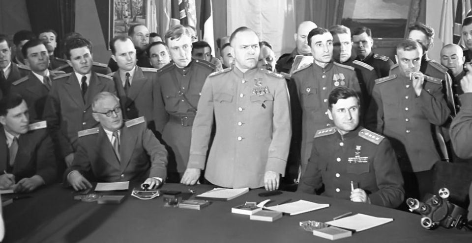 8 мая 1945 года был подписан исторический документ, положивший конец Великой Отечественной войне 8 мая 1945 года был подписан исторический документ, положивший конец Великой Отечественной войне