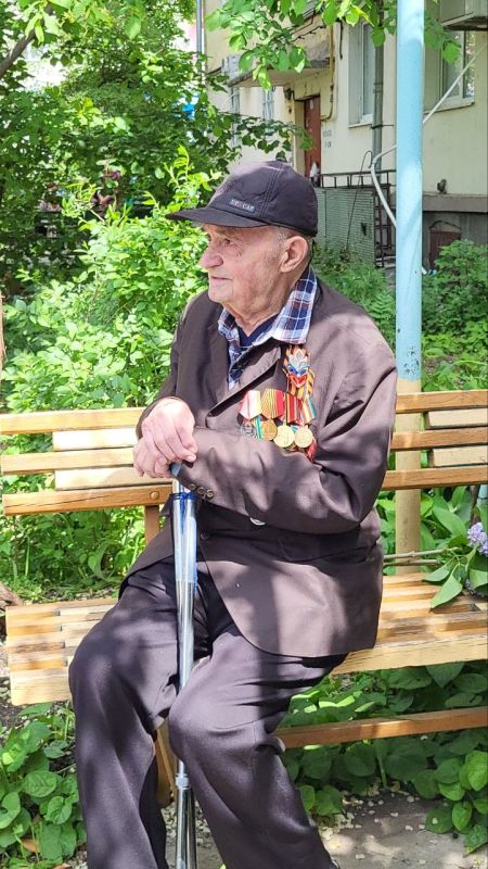 Василий Логинович Гриценко в годы войны обучался в школе фабрично-заводского обучения в Новосибирске Василий Логинович Гриценко в годы войны обучался в школе фабрично-заводского обучения в Новосибирске