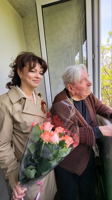 Михаил Иванович Попов в годы войны трудился на оборонных предприятиях, а в 1944 году был призван в действующую армию Михаил Иванович Попов в годы войны трудился на оборонных предприятиях, а в 1944 году был призван в действующую армию