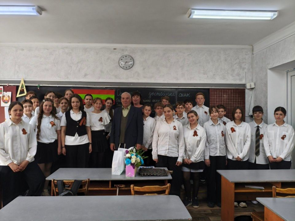 А в Бендерском теоретическом лицее имени Л.С. Берга также прошла трогательная и значимая встреча А в Бендерском теоретическом лицее имени Л.С. Берга также прошла трогательная и значимая встреча