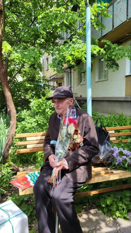 Василий Логинович Гриценко в годы войны обучался в школе фабрично-заводского обучения в Новосибирске Василий Логинович Гриценко в годы войны обучался в школе фабрично-заводского обучения в Новосибирске