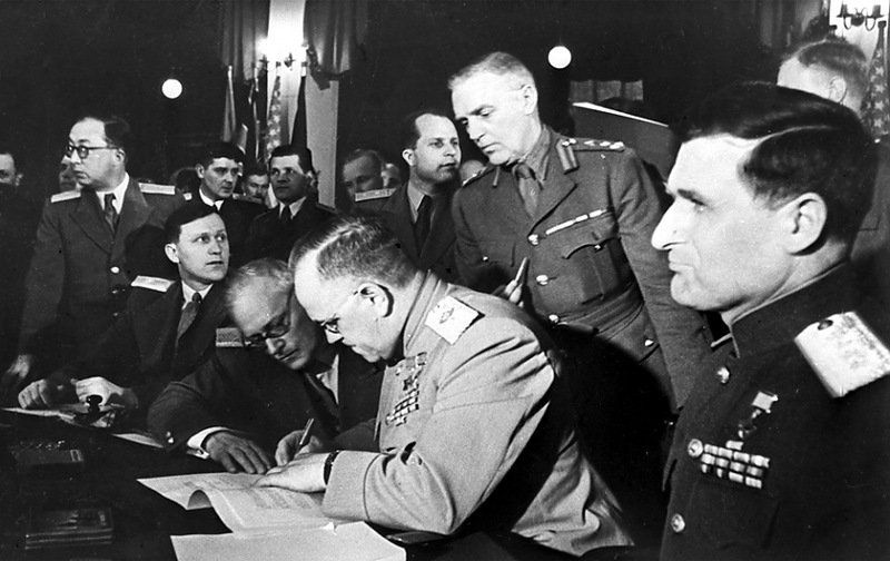 8 мая 1945 года был подписан исторический документ, положивший конец Великой Отечественной войне 8 мая 1945 года был подписан исторический документ, положивший конец Великой Отечественной войне