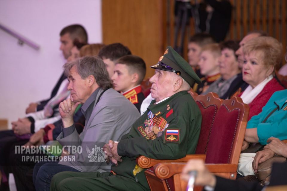 Александр Розенберг посетил праздничный концерт, посвященный Дню Победы Александр Розенберг посетил праздничный концерт, посвященный Дню Победы